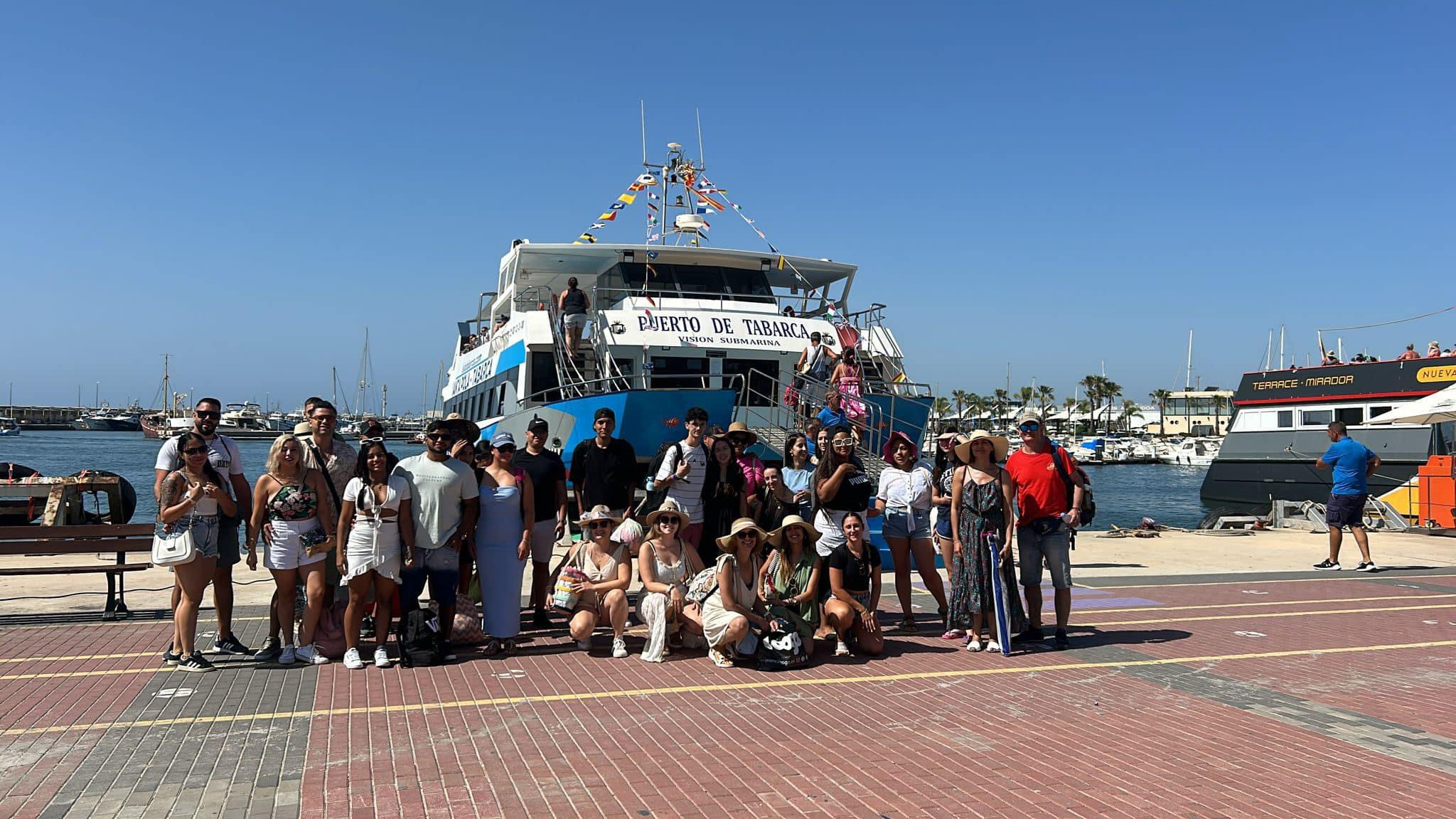 Una treintena de jóvenes pulpileños visitan la Isla de Tabarca 